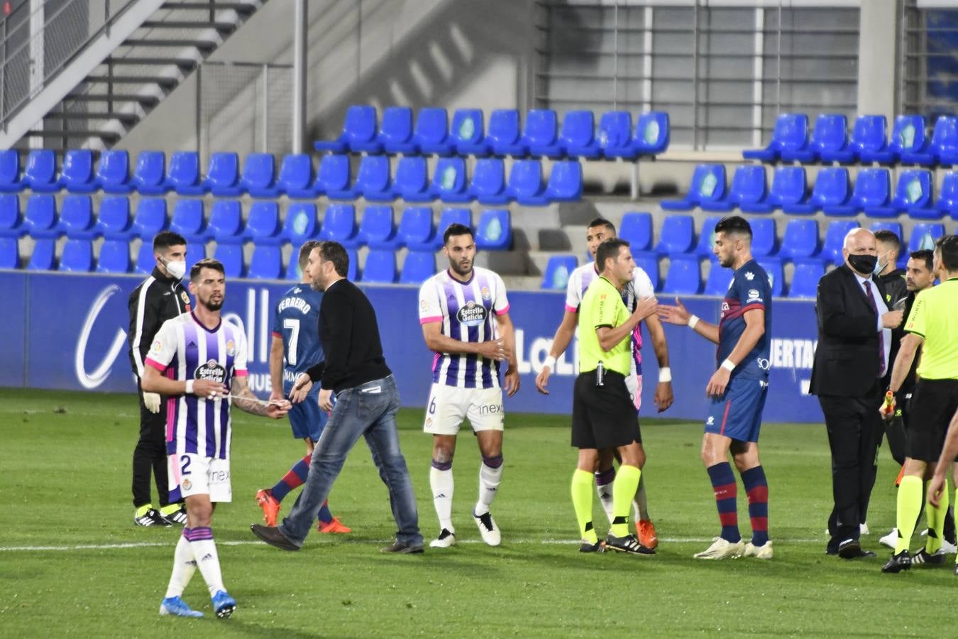 Fotos: EMpate del Real Valladolid en Huesca (2-2)