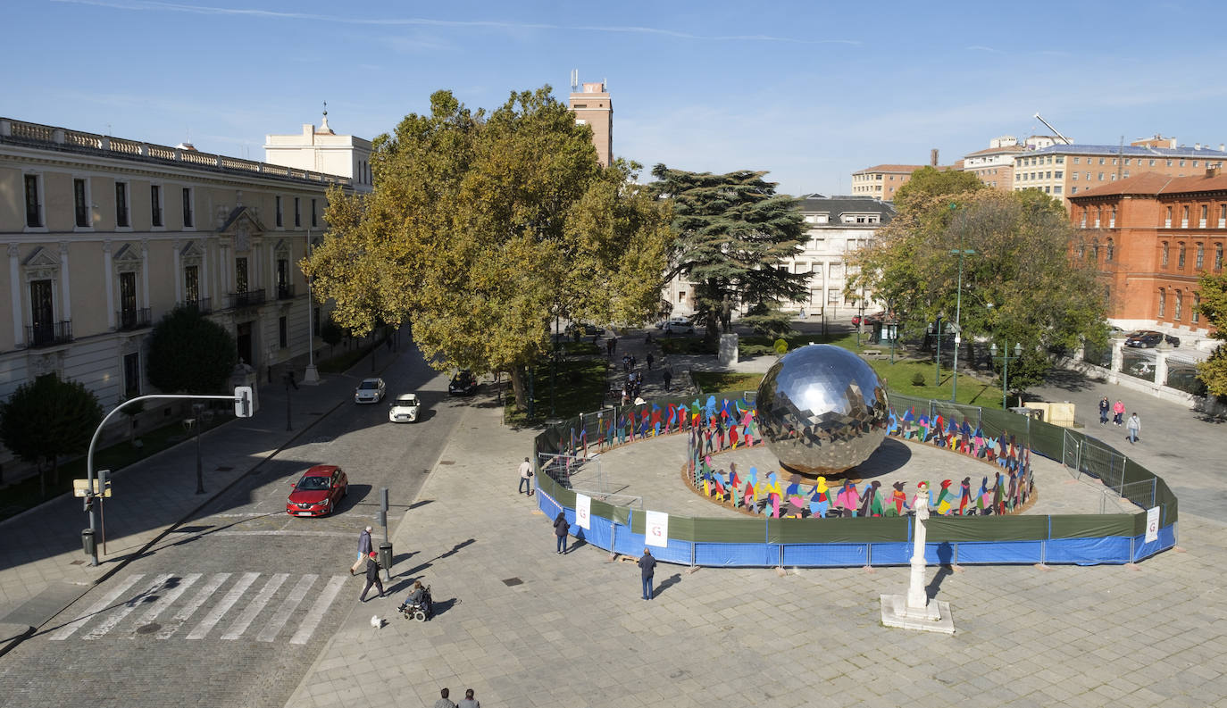 Fotos: &#039;Universo de luz&#039; de Cristóbal Gabarrón, en la plaza de San Pablo de Valladolid