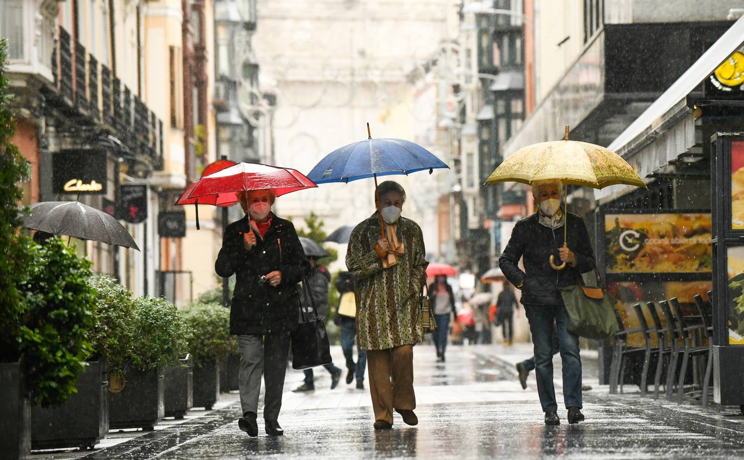 Fotos: Día de lluvia en Valladolid por el paso de la borrasca &#039;Bárbara&#039;