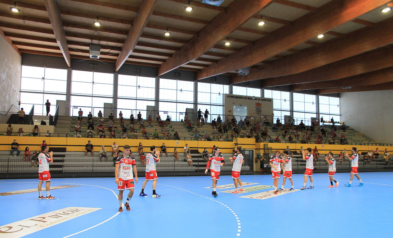 Jugadores del Nava, antes de un partido de pretemporada.