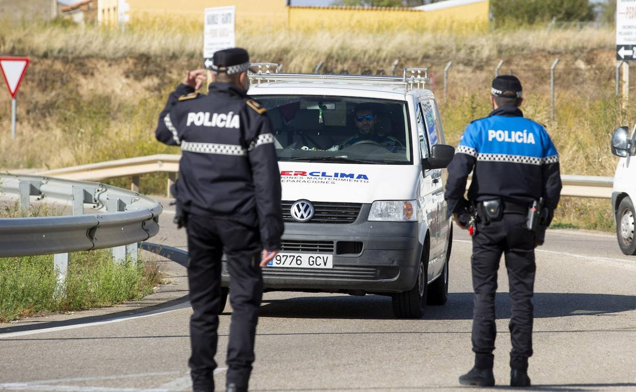 La Policía Local vigila el confinamiento en Aranda de Duero.