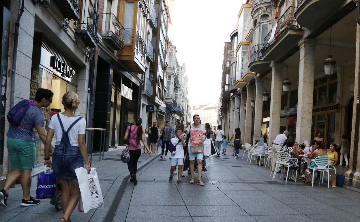 Zona comercial de la Calle Mayor de Palencia.