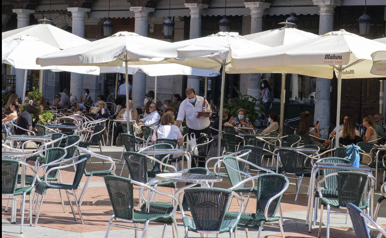 Una terraza de la Plaza Mayor, durante una de las últimas restricciones. 