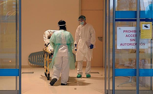 Sacyl prevé trasladar pacientes sin covid a UCI de otras regiones para frenar un colapso en noviembre