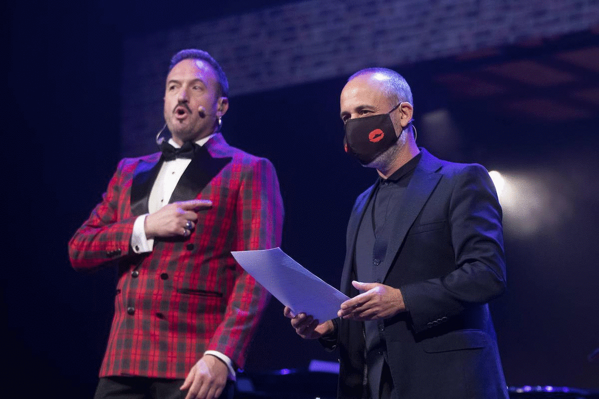 Isabel Coixet, durante su discurso tras recoger la Espiga de Oro de la 65ª Seminci, Álex O'Dogherty y Javier Gutiérrez y Emma Suárez. 
