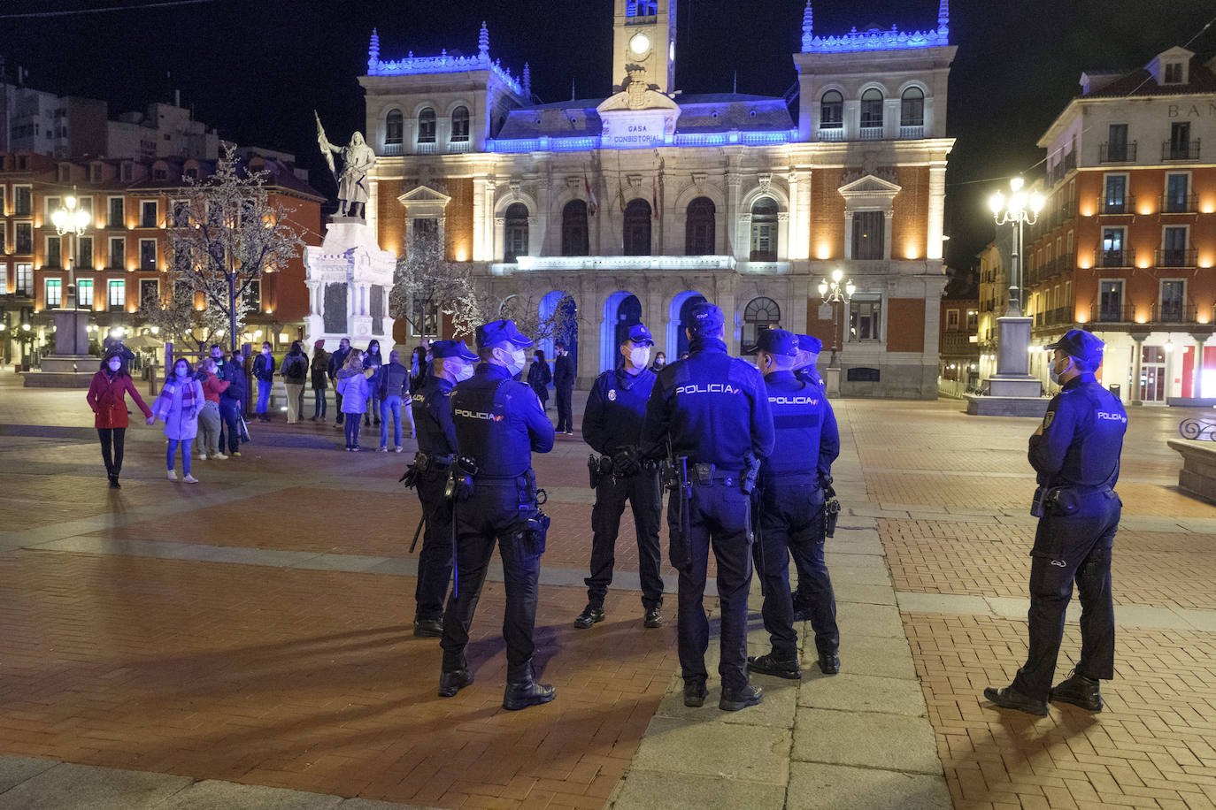 Fotos: Una veintena de denunciados en Valladolid por protestar después de las 22:00 contra el toque de queda