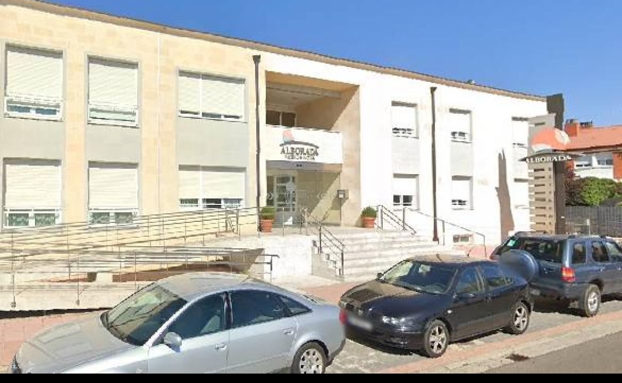 Imagen de la fachada principal de La Alborada capturada de Google Street View.