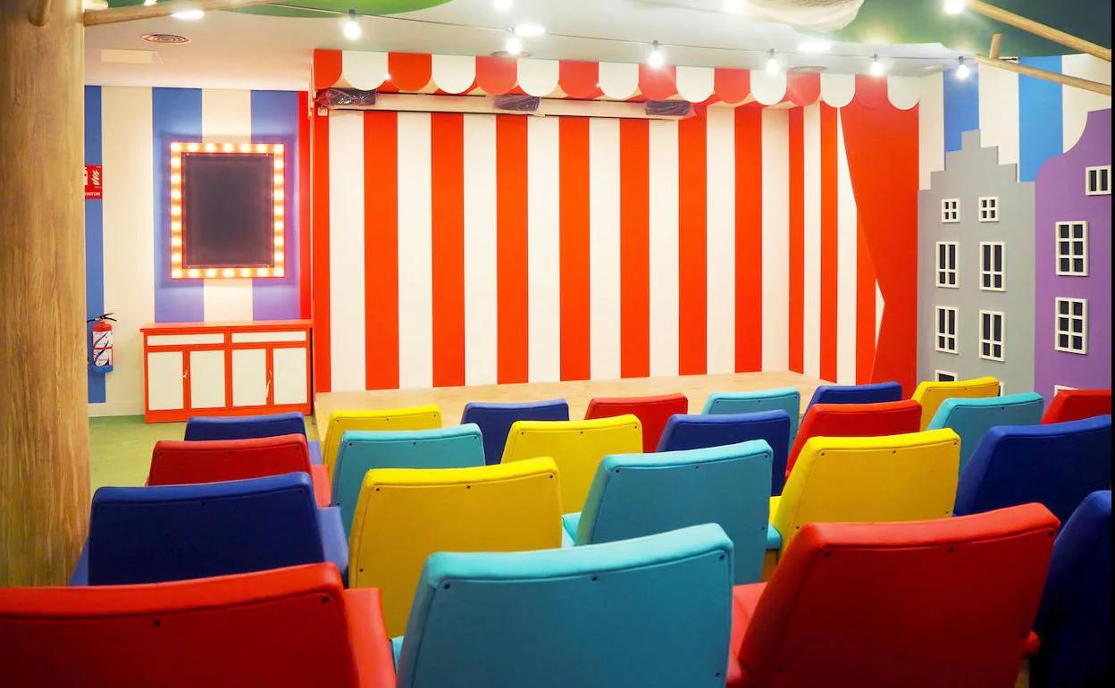 Sala de cine para los más pequeños en el Hospityal Clínico. 