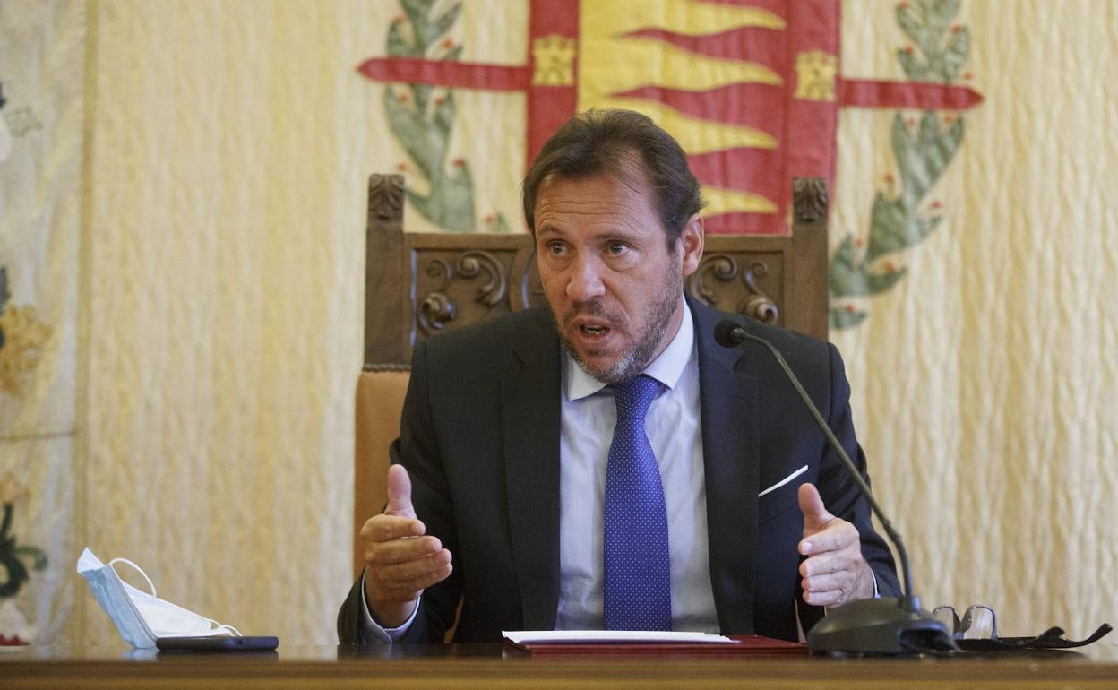 Óscar Puente, durante un pleno. 