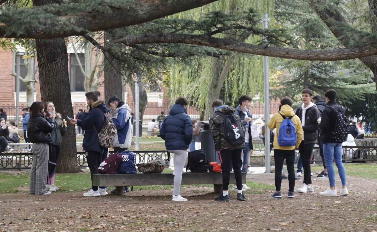 El parque del Salón está muy concurrido a la hora del recreo. 