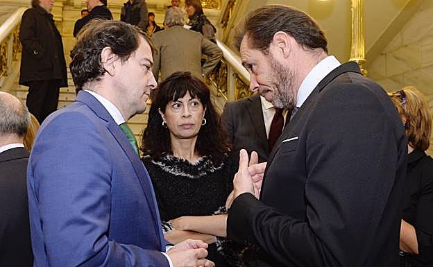Alfonso Fernández Mañueco y Óscar Puente, alcalde de Valladolid, en un reciente encuentro.