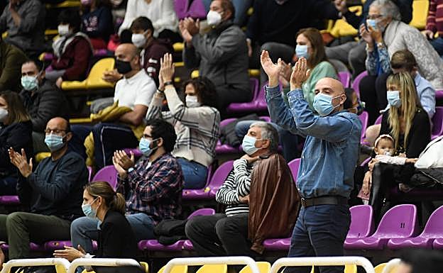 Aspecto de las gradas del pabellón Pisuerga. 