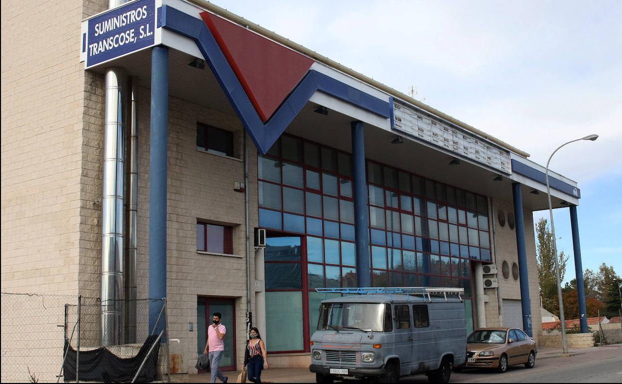 Antiguo almacén de Suministros Transcose en el polígono de El Cerro. 