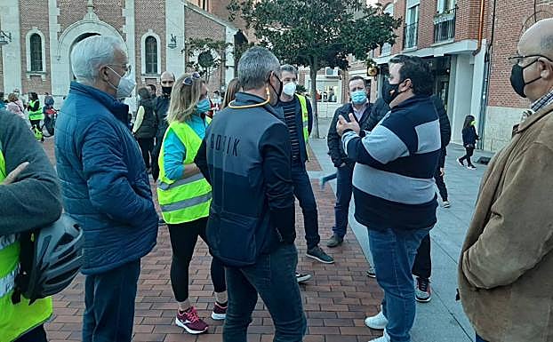 El alcalde de Boecillo Raúl Gómez, explicó a los vecinos la situación actual del proyecto de construcción de la pasarela entre Pago del Nogal y El Peregrino con el centro de Boecillo. 