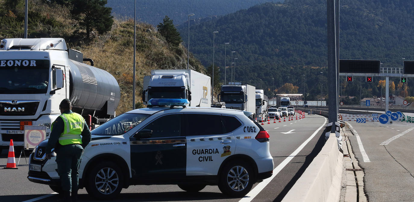 El galimatías de las restricciones en Castilla y León: con toque de queda, confinamiento y sectores cerrados