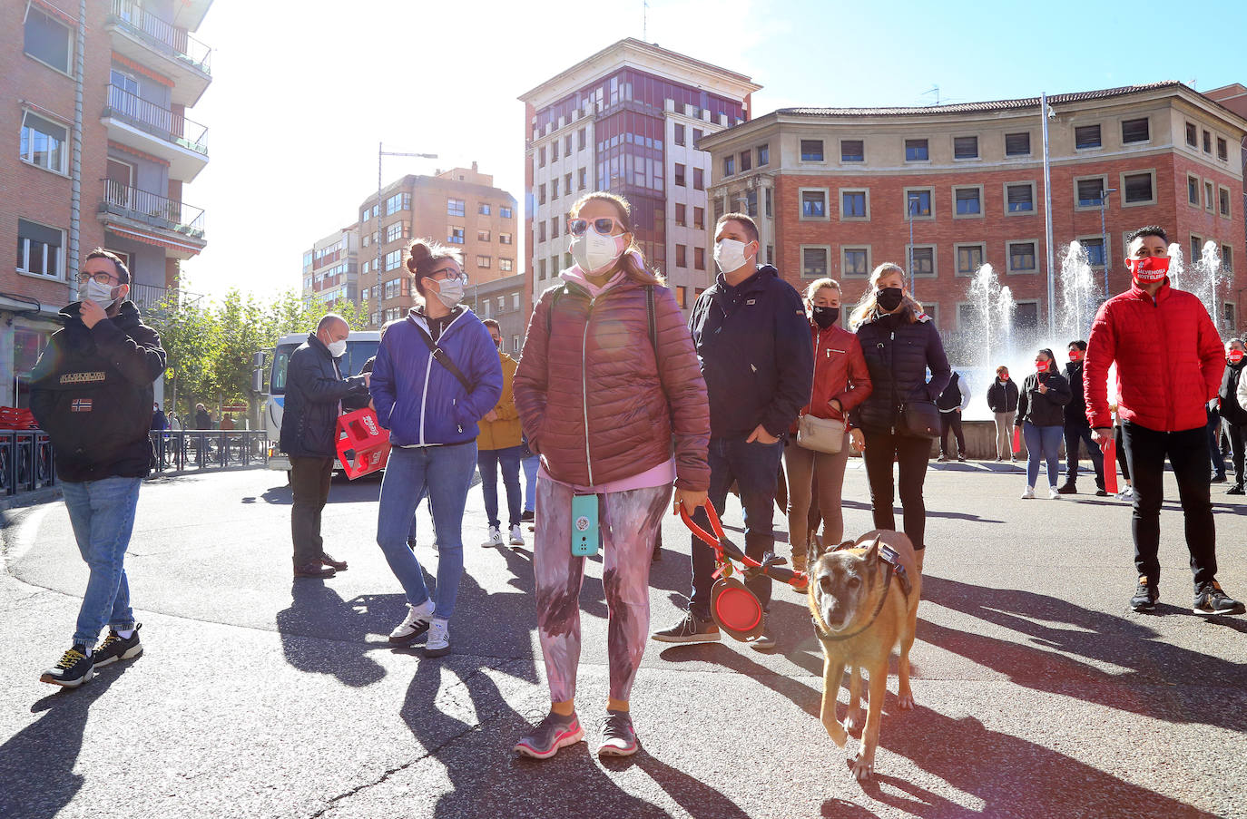 Los hosteleros palentinos han tomado las calles de Palencia para protestar por la situación crítica que vive el sector. 