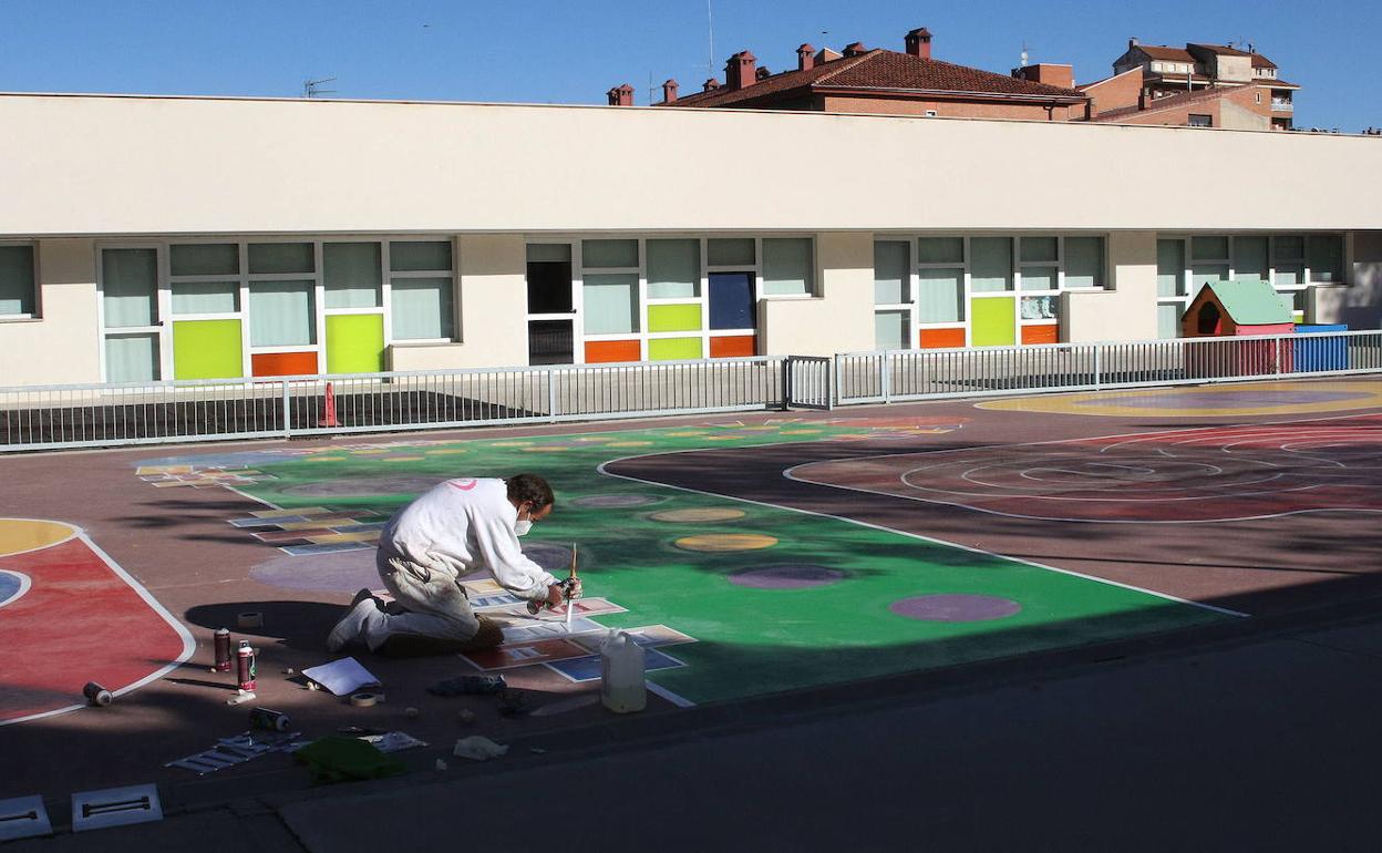 Preparativos de la nueva imagen del colegio Peñascal en Segovia antes del inicio del curso actual. 