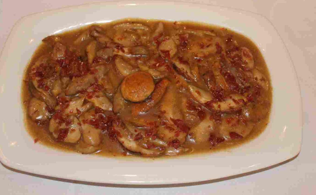 Recetario Degusta: Exquisito boletus con salsa y crujiente de jamón