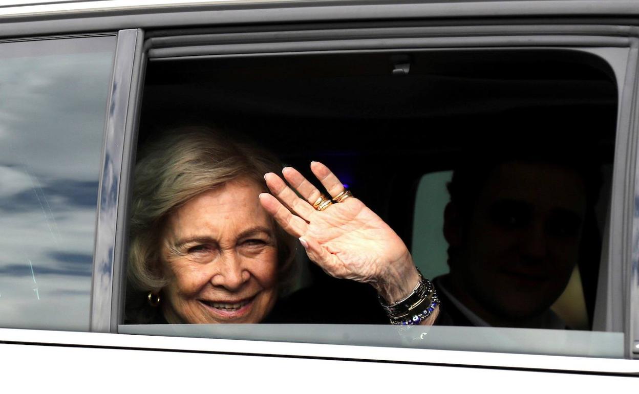 Doña Sofía visita a don Juan Carlos tras su operación de corazón en una clínica privada en agosto de 2019. 