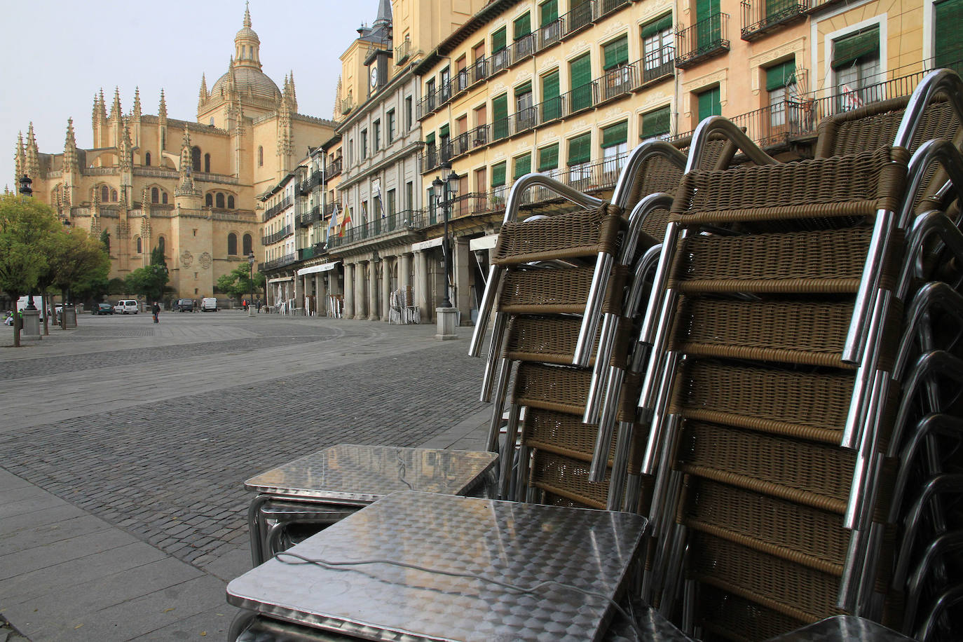 Colas para comprar productos para llevar.