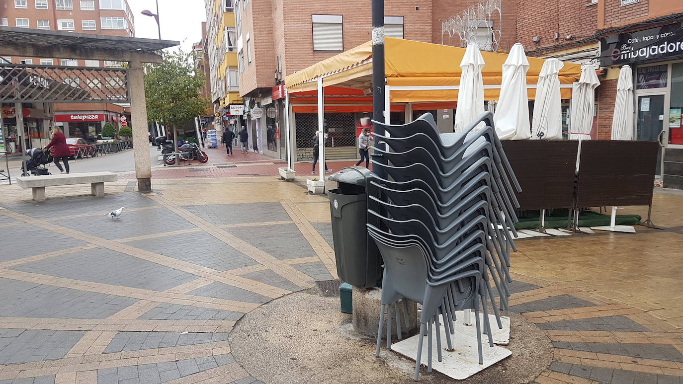 Fotos: Un noviembre que parece marzo: las calles de Valladolid amanecen sin terrazas