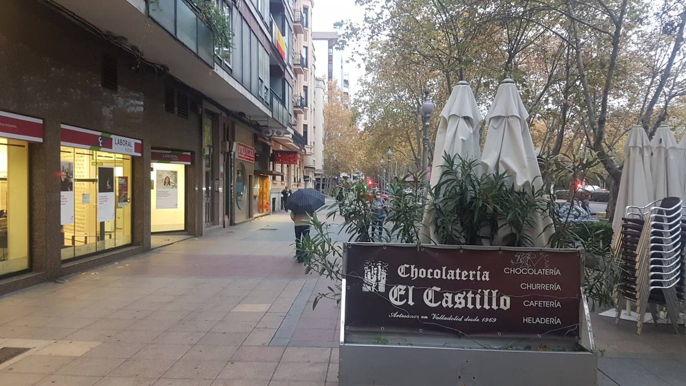 Fotos: Un noviembre que parece marzo: las calles de Valladolid amanecen sin terrazas