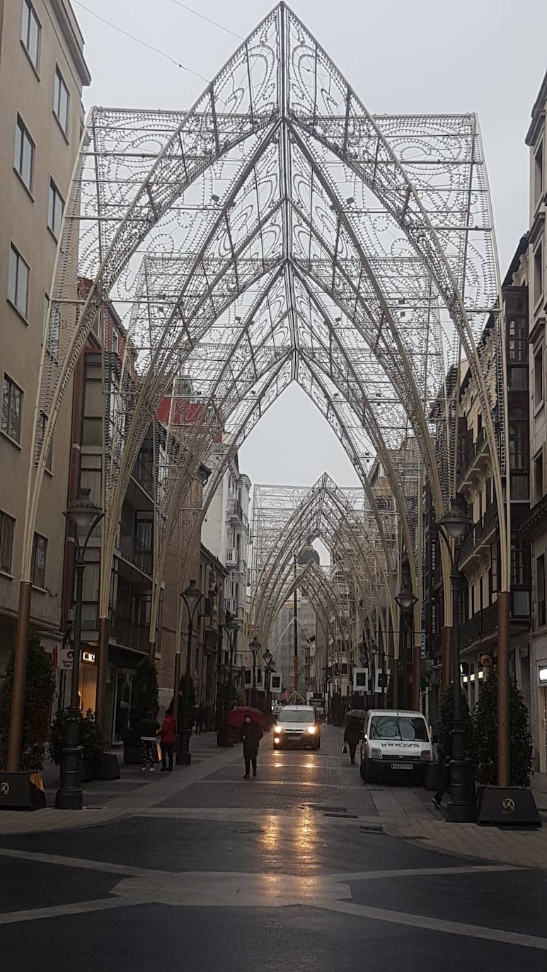 Fotos: Un noviembre que parece marzo: las calles de Valladolid amanecen sin terrazas