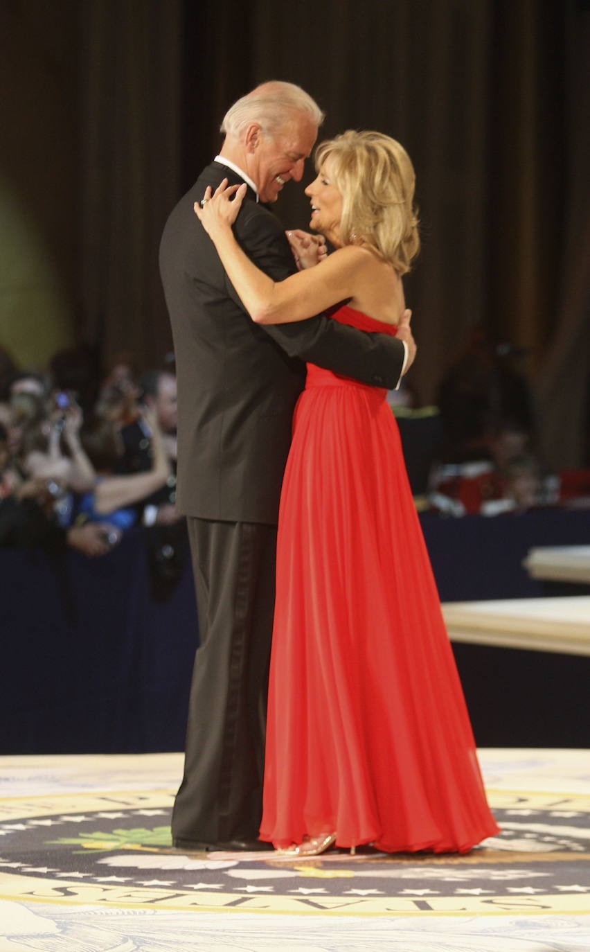 Joe y Jill Biden bailan en la Casa Blanca en un cena de Estado durante la presidencia de Barack Obama