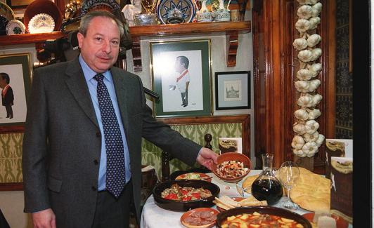 Angel Cuadrado, durante la presentación de las XXIV Jornadas Gastronómicas del Restaurante Panero, en 2001. 