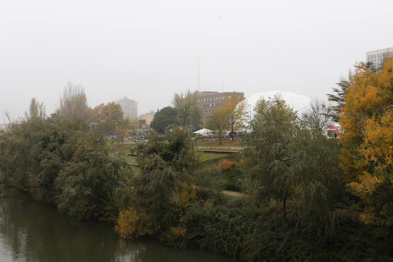 Fotos: Jornada de niebla en Valladolid