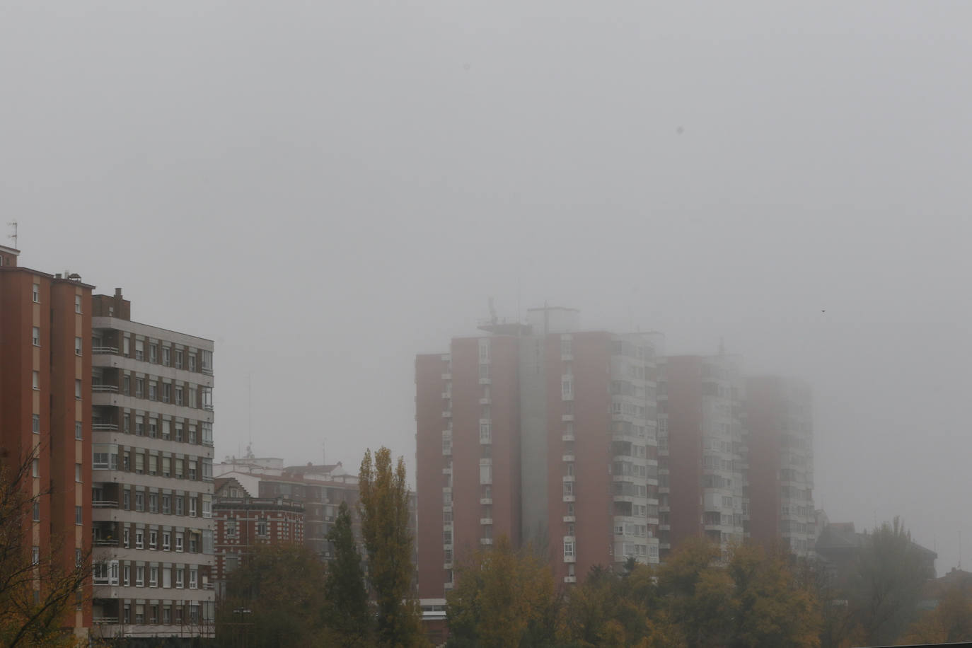 Fotos: Jornada de niebla en Valladolid