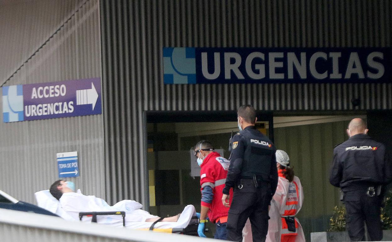 Ingreso de paciente en Urgencias del Hospital Clínico. 