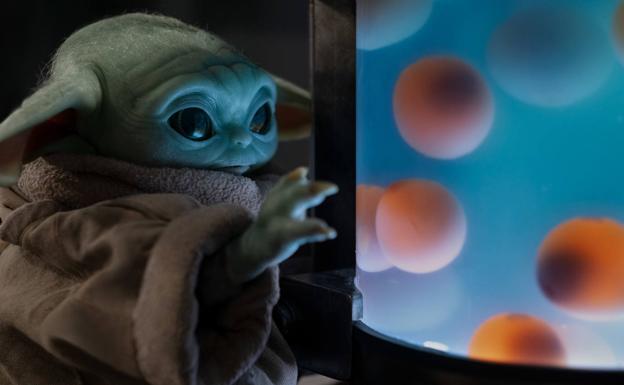 Baby Yoda, igual de cuqui que en la primera.