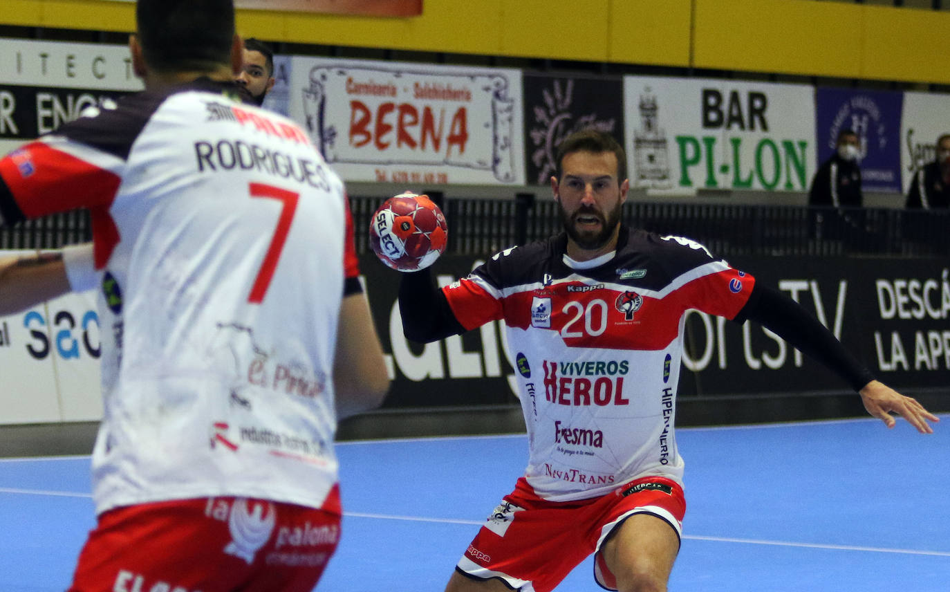 Encuentro de la Liga Asobal entre el Balonmano Nava y el Incarlopsa Cuenca 