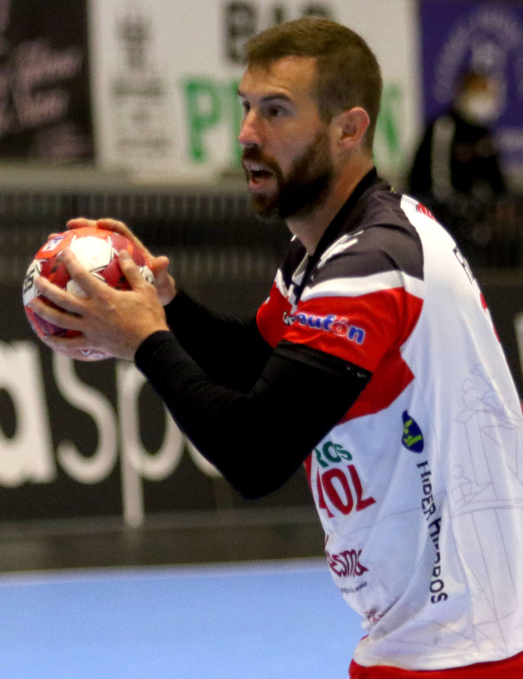 Encuentro de la Liga Asobal entre el Balonmano Nava y el Incarlopsa Cuenca 