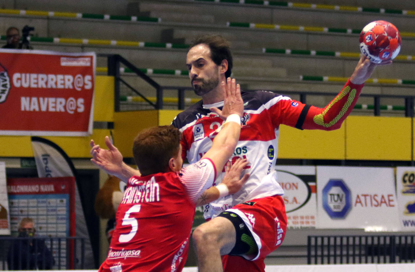 Encuentro de la Liga Asobal entre el Balonmano Nava y el Incarlopsa Cuenca 