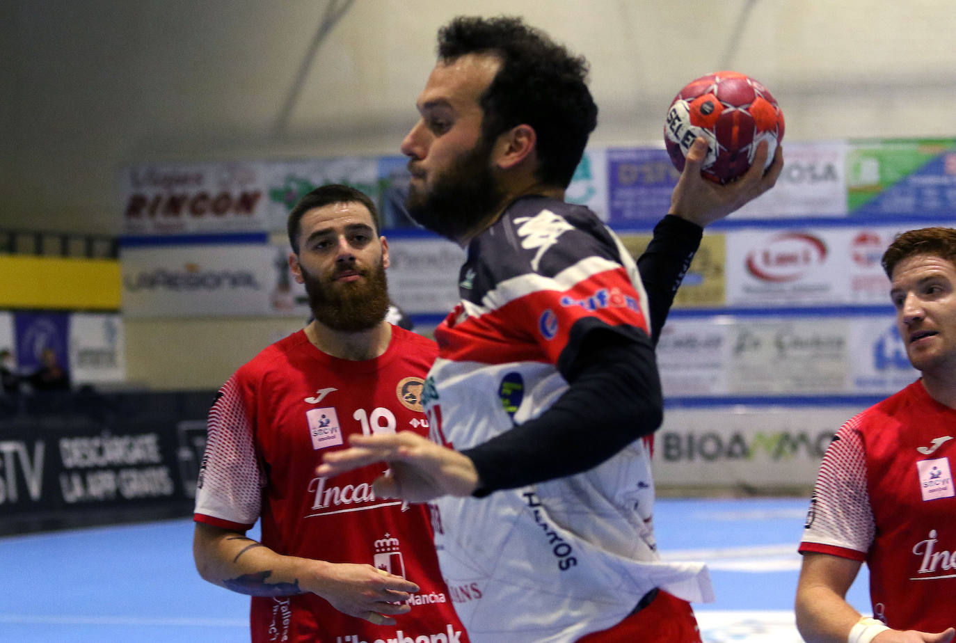 Encuentro de la Liga Asobal entre el Balonmano Nava y el Incarlopsa Cuenca 