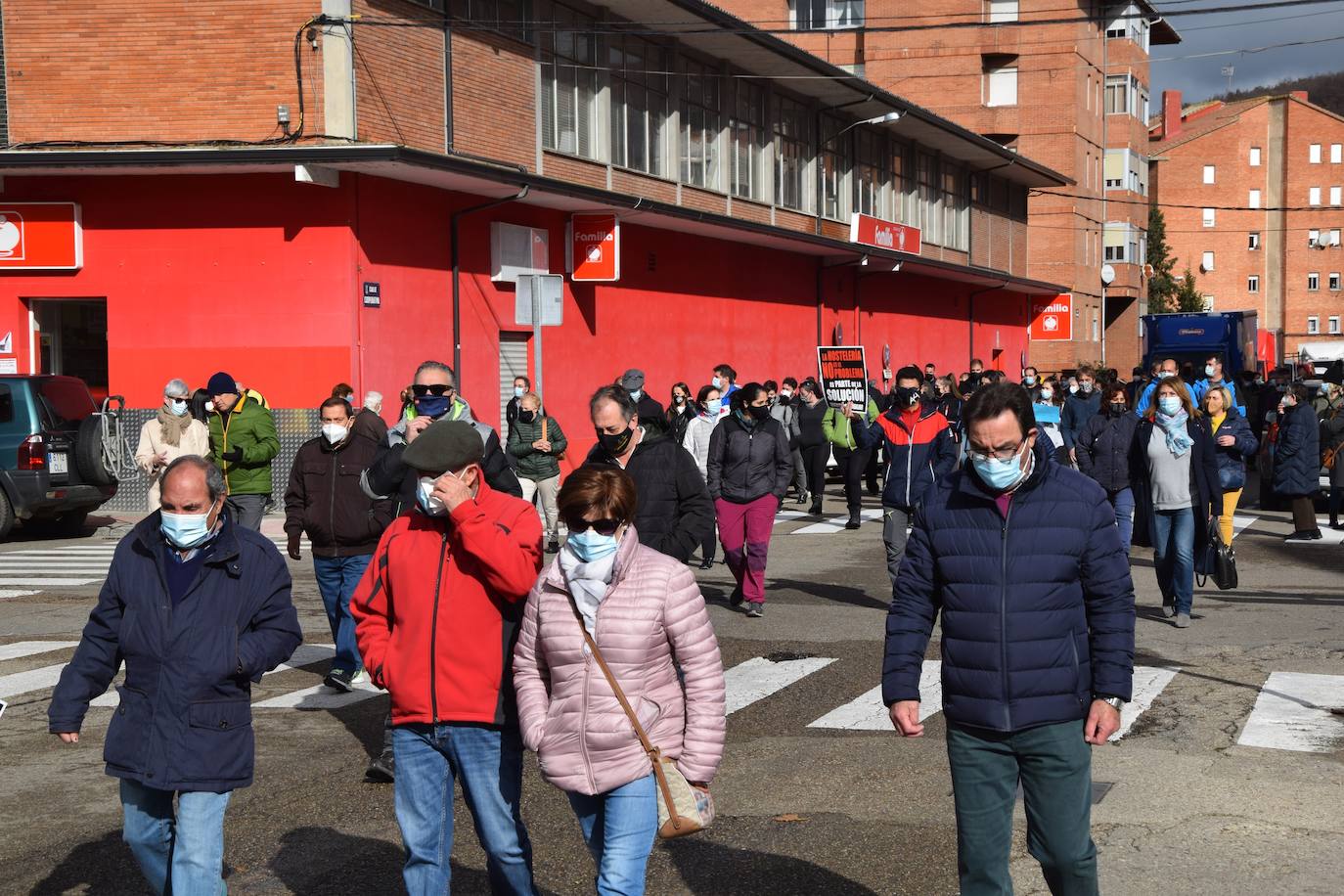 Hosteleros y comerciantes se manifiestan por las calles de Guardo.