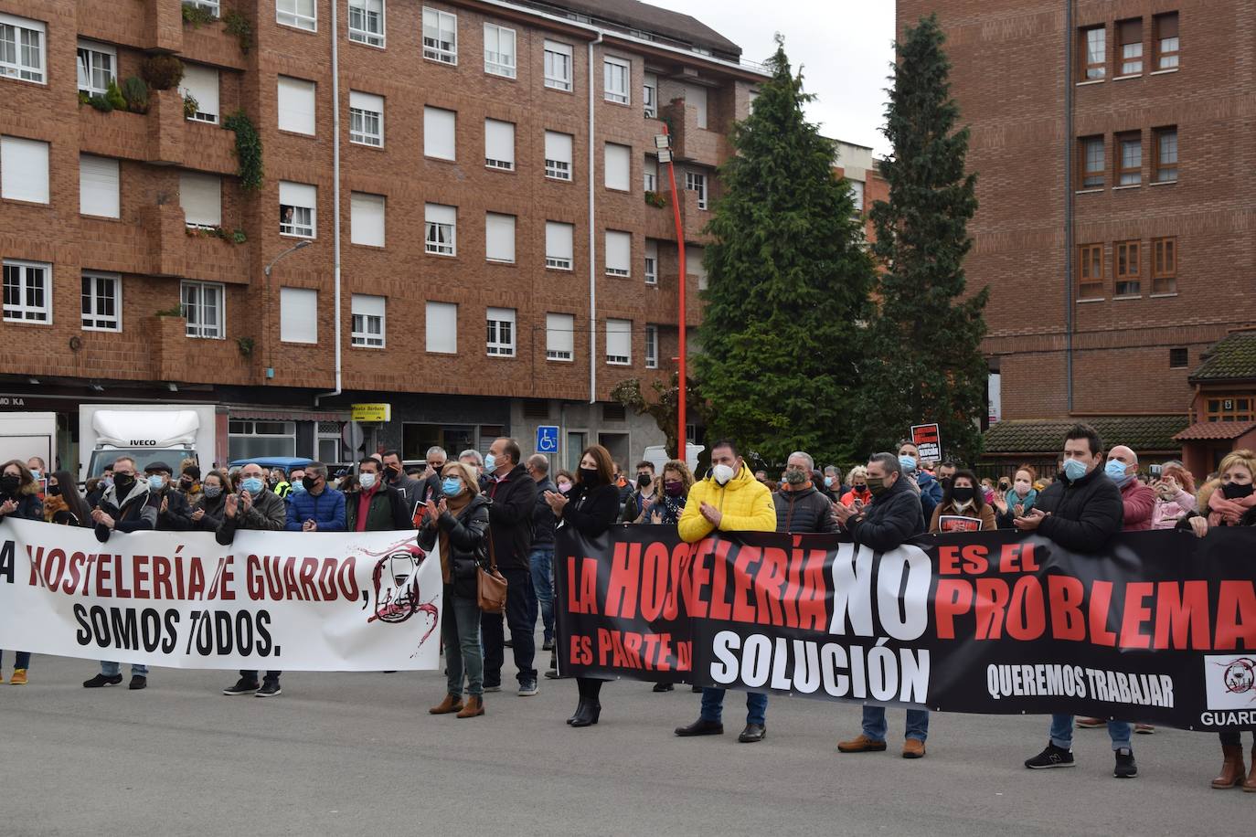 Hosteleros y comerciantes se manifiestan por las calles de Guardo.