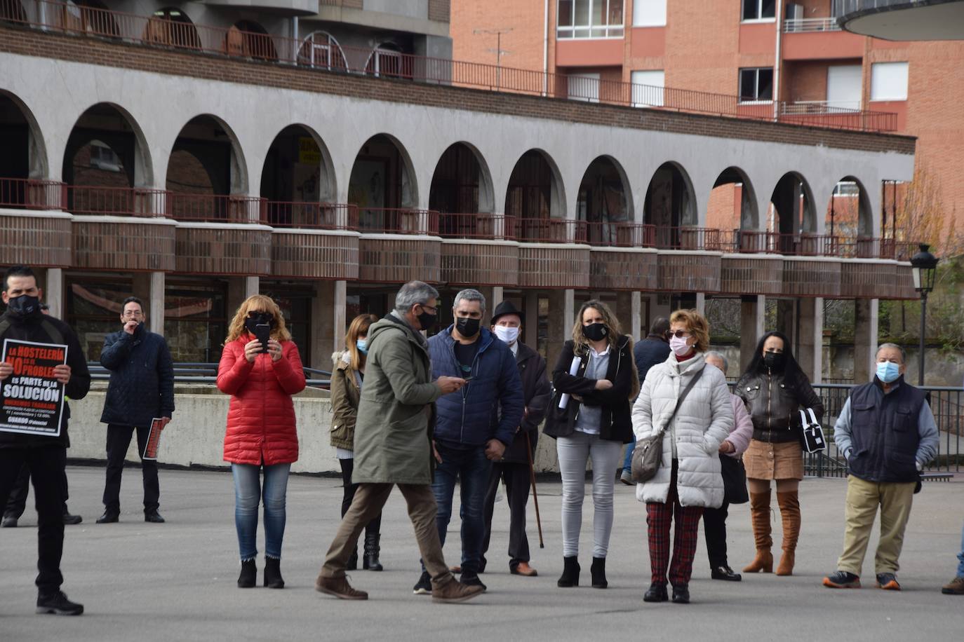 Hosteleros y comerciantes se manifiestan por las calles de Guardo.