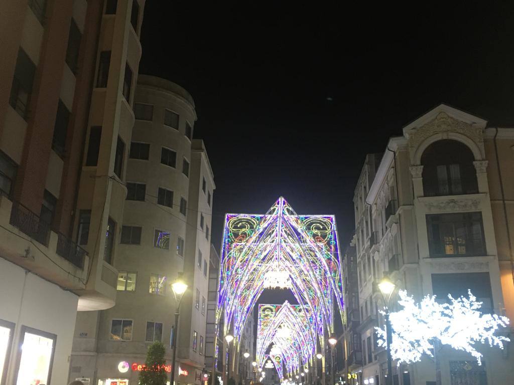 Bola de Navidad desde la Plaza de Zorrilla en Valladolid. 