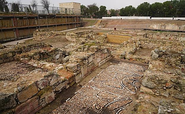 Algunos de los restos que pueden admirarse durante la visita. 