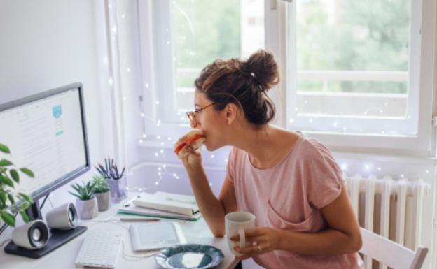 Consejos para evitar comer de más teletrabajando