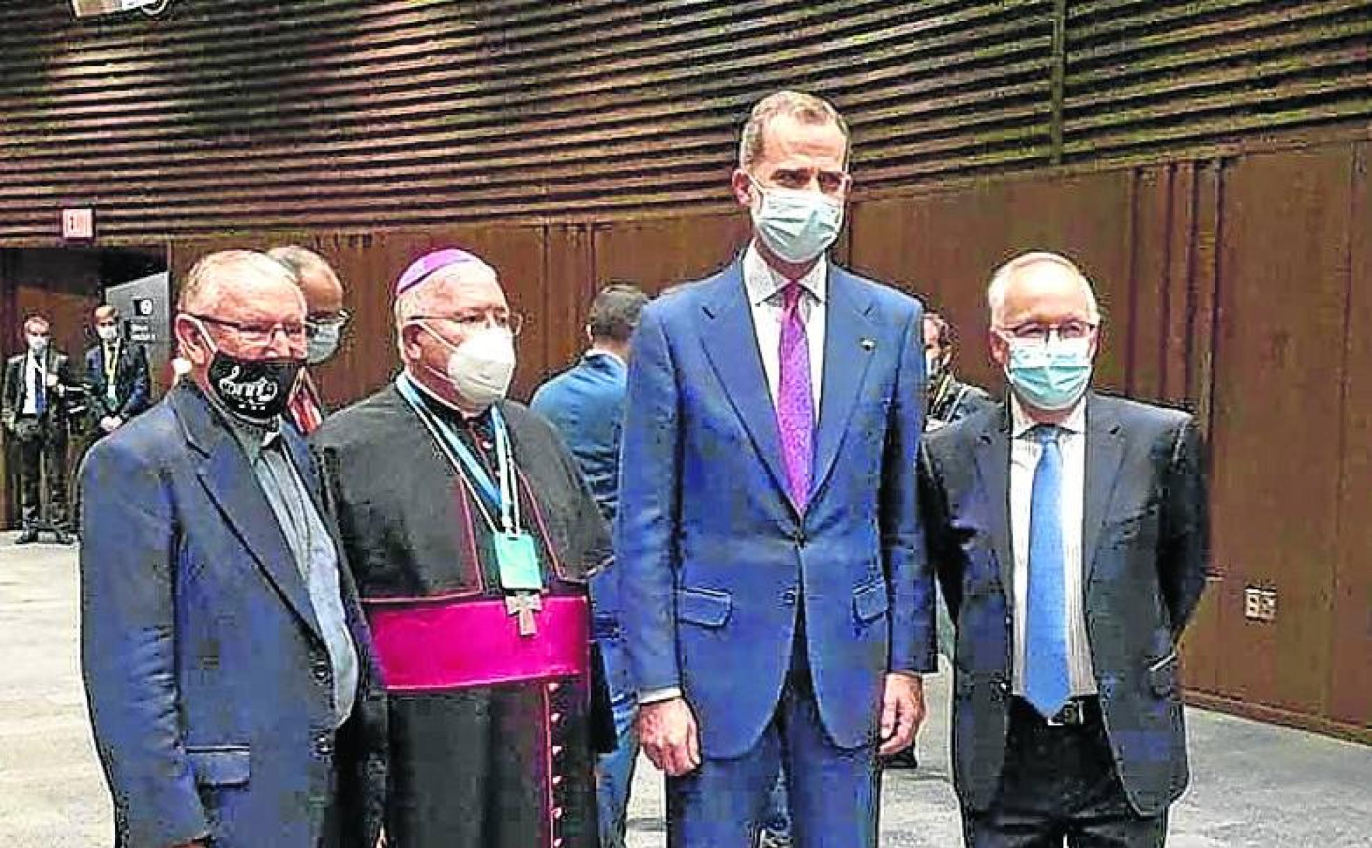 Nicolás Castellanos, monseñor Jesús Juárez, Felipe VI y el cónsul honorario de España en Sucre, Luis Pedro Rodríguez.