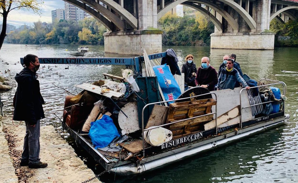 Los Amigos del Pisuerga organizaron este sábado otra batida en el río.