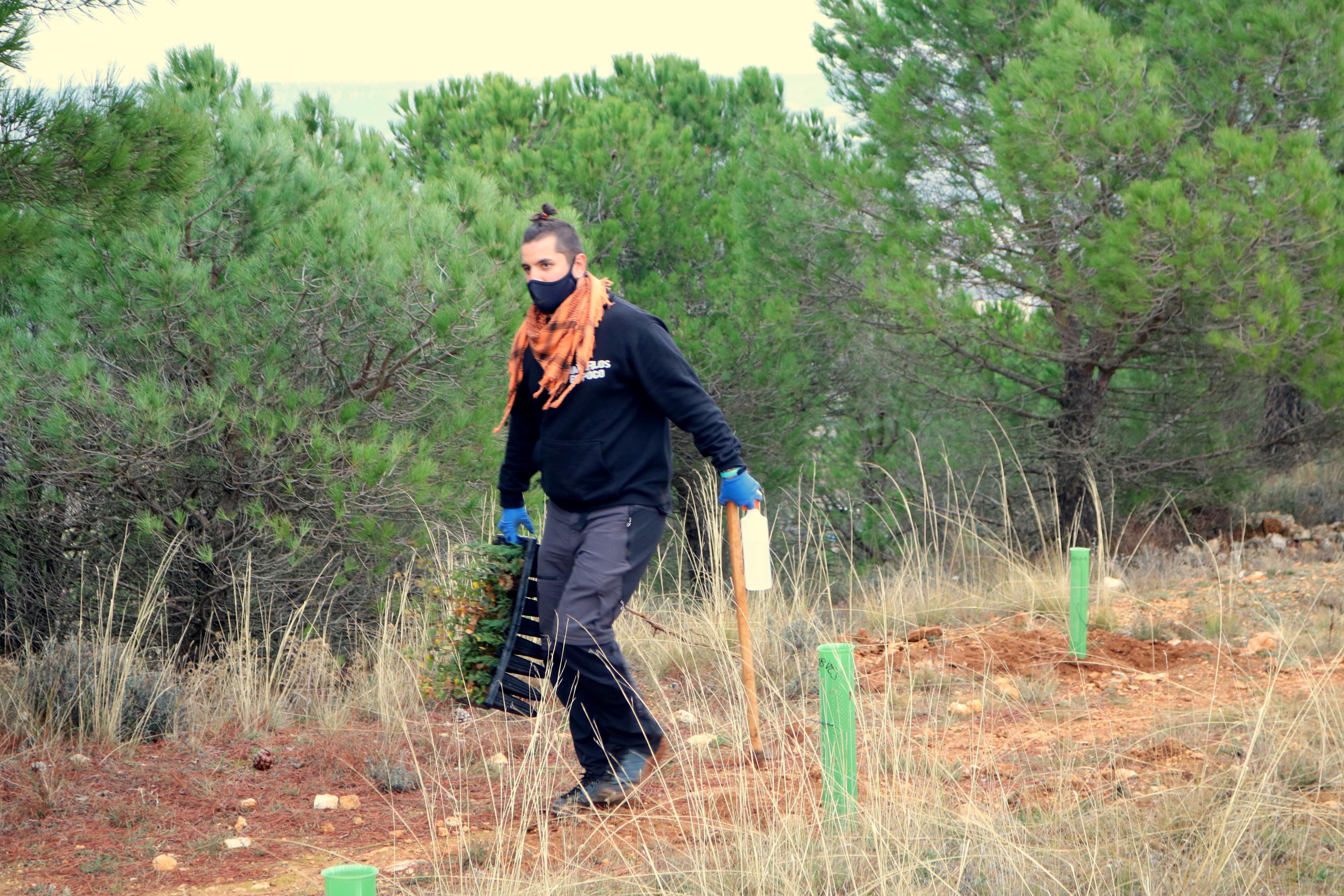 Más de 150 vecinos participaron en la plantación llevada a cabo en Villamuriel de Cerrato