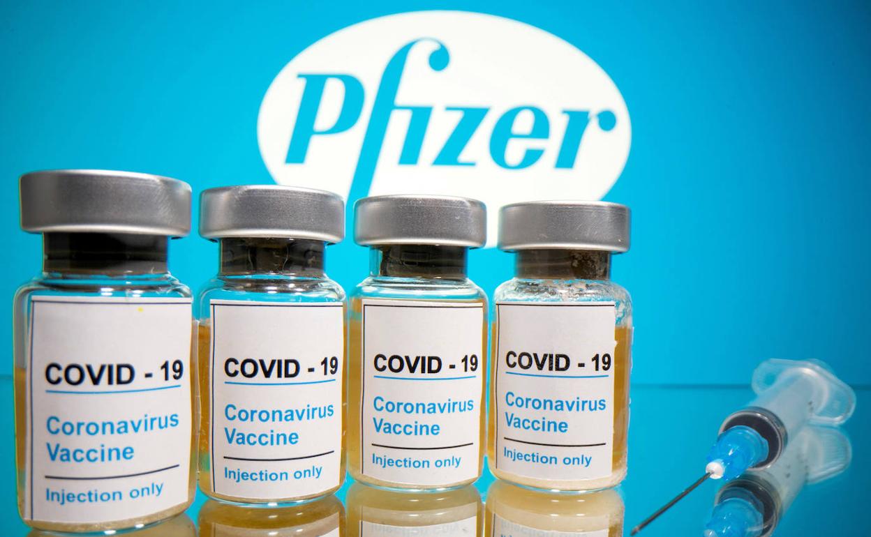 La farmacéutica Pfizer garantiza la distribución de la vacuna.