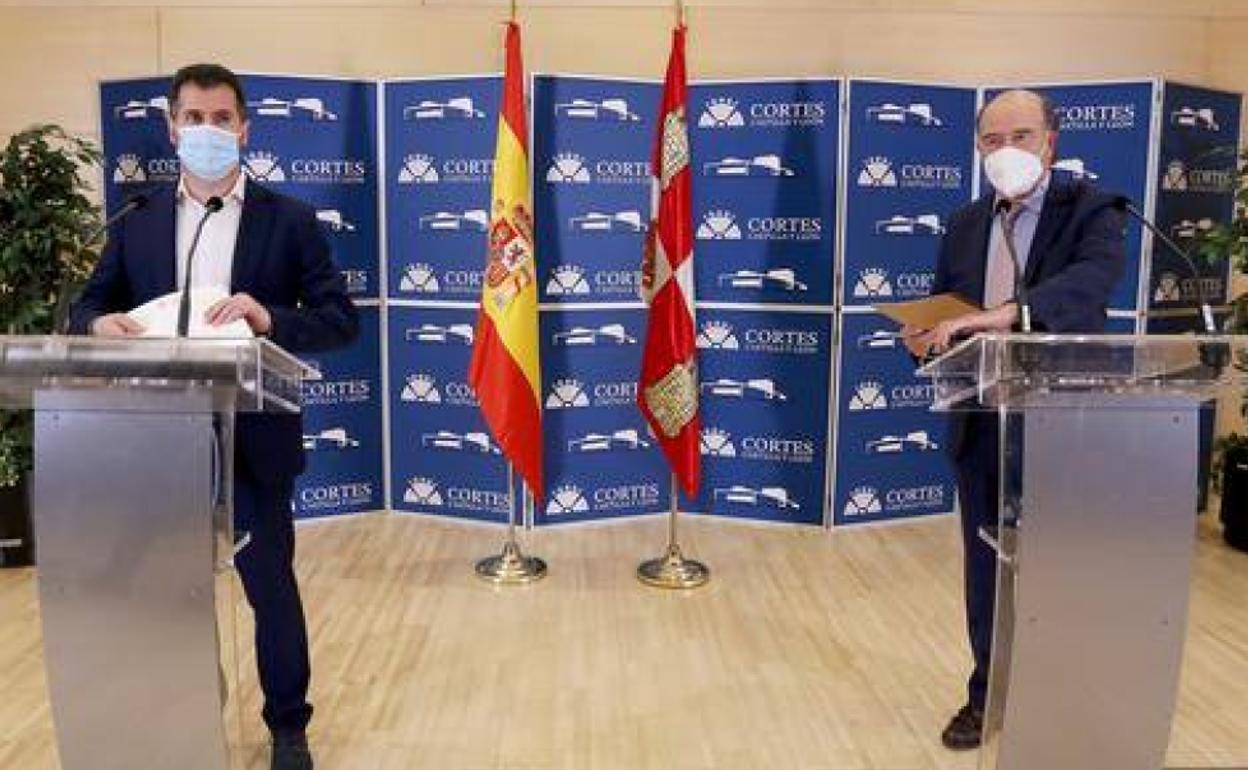 Luis Tudanca y José Luis Díaz Villarig, en la rueda de prensa de este lunes. 