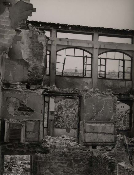 La Biblioteca Nacional publica las imágenes de los efectos causados por los incendios y bombardeos en la zona norte de León, Pola de Gordón, Santa Lucía y La Vid, durante la Guerra Civil 