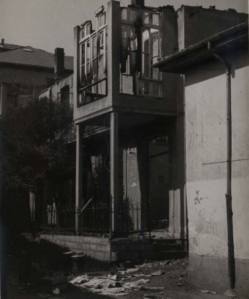 La Biblioteca Nacional publica las imágenes de los efectos causados por los incendios y bombardeos en la zona norte de León, Pola de Gordón, Santa Lucía y La Vid, durante la Guerra Civil 